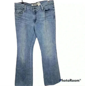 p7079 Old navy Straight boot cut light wash ankle jeans size 10